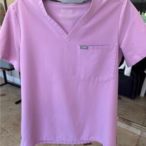 FIGS Women’s Catarina Scrub Top Medium in Dusk